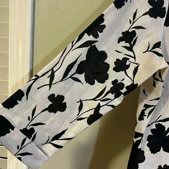[PL] Anne Carson Petite Linen Black  Floral L/S Button Down Shirt - Picture 5 of 9